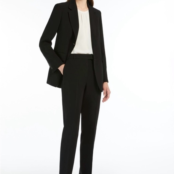 WEEKEND MAX MARA Pleated Black Trousers - Picture 4 of 8